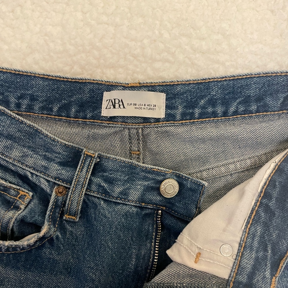 Zara Bootcut Jeans Medium Wash in size US6